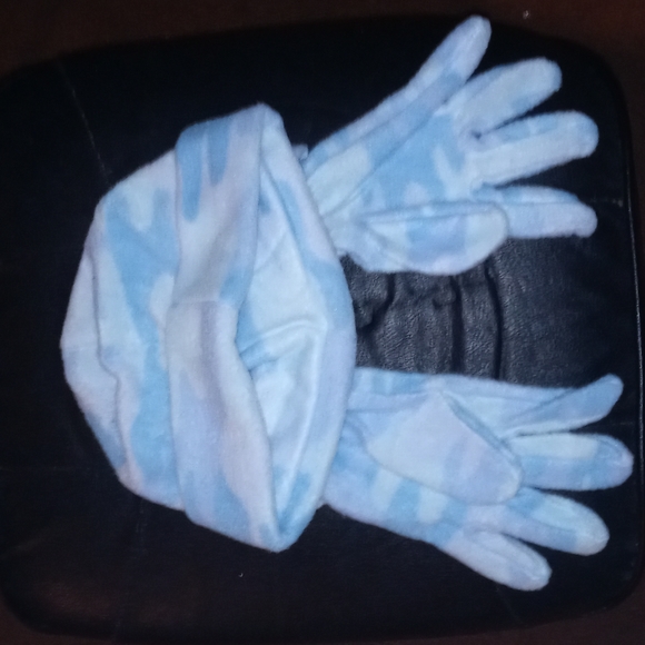 🆕 Camouflage "MIDWEST" Wintertime warm-up Combo. gloves, hat, & scarf - Picture 2 of 7